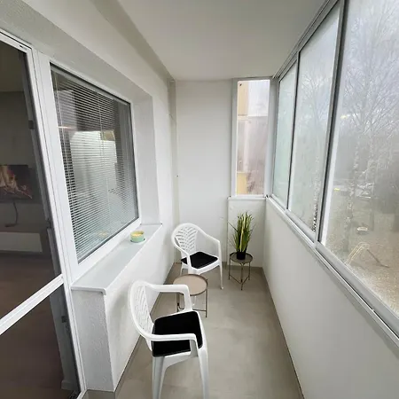 V Centre Martina Free Parking *